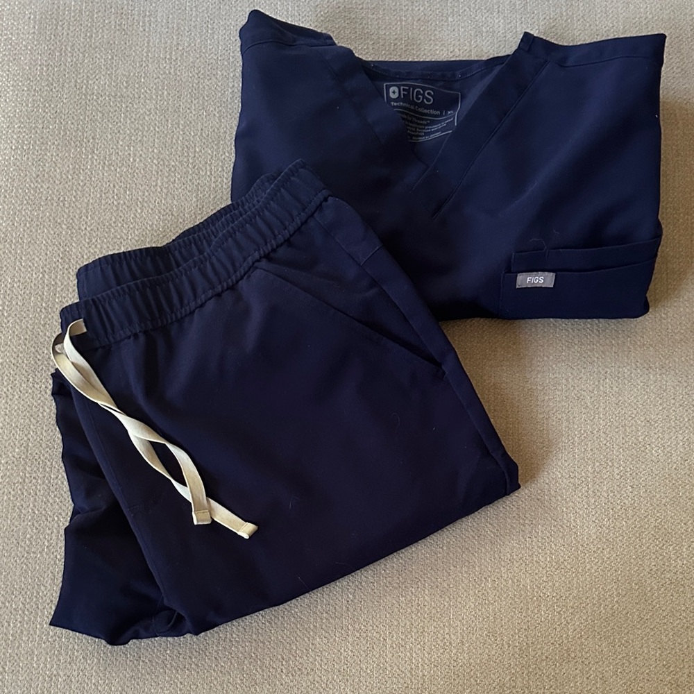 FIGS scrubs set